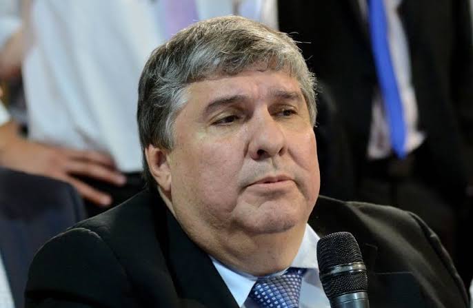 Mayans impulsa la moción de censura para destituir a Manuel Adorni